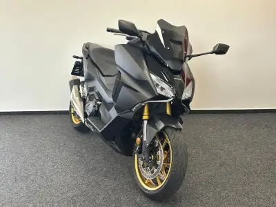Honda Forza 750