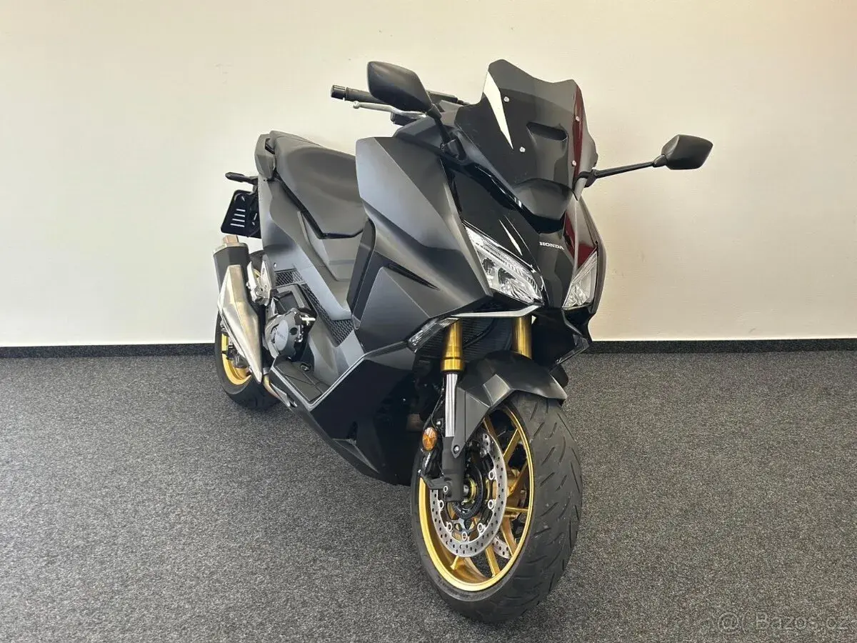 Honda Forza 750
