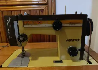 Retro šicí stroj Veritas