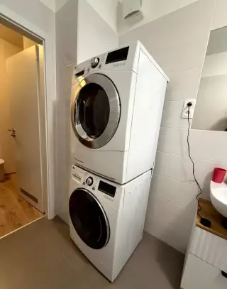 LG pračka 7 kg + sušička 8 kg + spojovací sada
