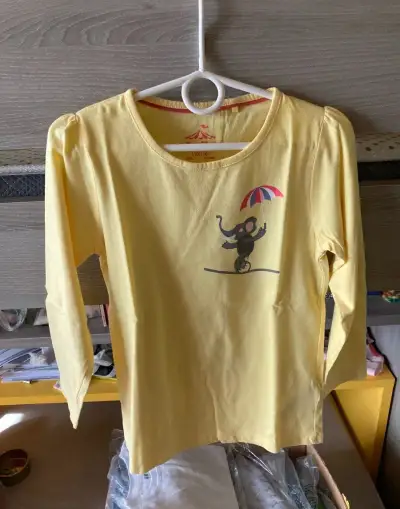 Triko s dl.ruk.vel.110/116 nove,pekne,lupilu