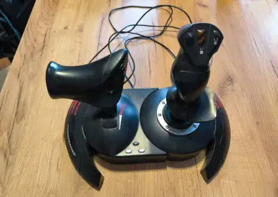 Joystick Thrustmaster T.Flight Hotas X