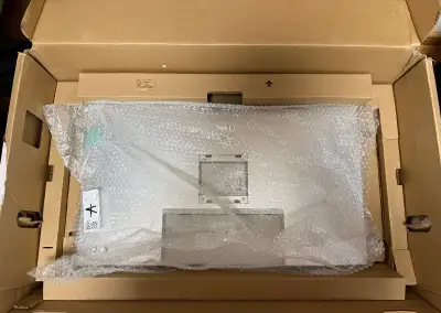 32" 4K monitor Dell UltraSharp U3223QE