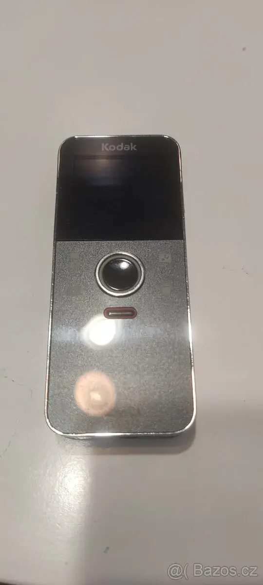 Kodak Playfull Ze1 – Full HD videokamera (vysouvací USB)