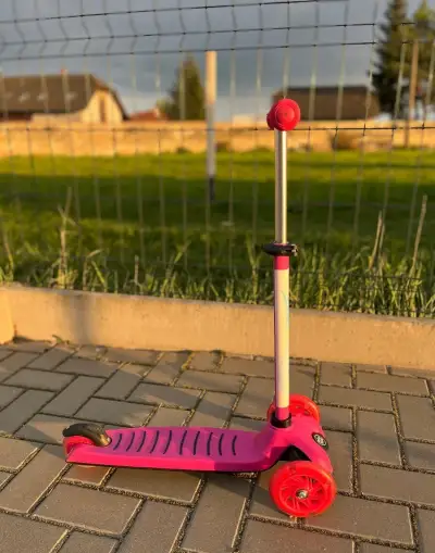 Dětská koloběžka s LED kolečky PLAYTIVE / přilba zdarma