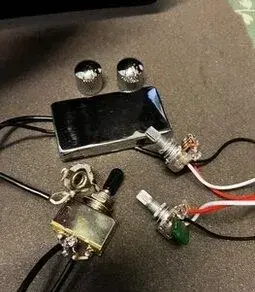 Ultrathin humbucker