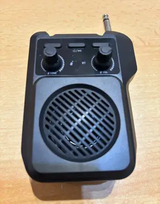 Mini zesilovač na elektrickou kytaru. Nový a