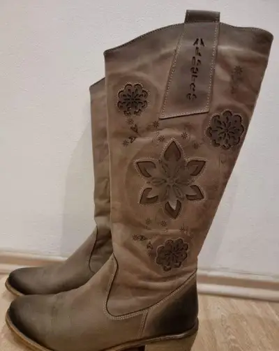 Kožené kozačky značky Alberto Violli vel. 38