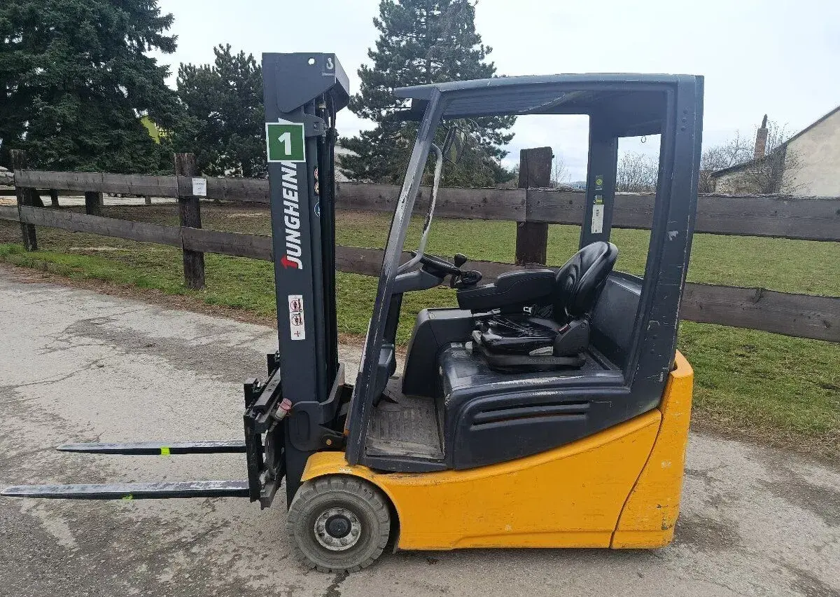 Jungheinrich Elektro tříkolové VZV EFG 216K