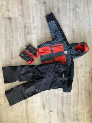 Lyžařský komplet Helly Hansen vel. 104