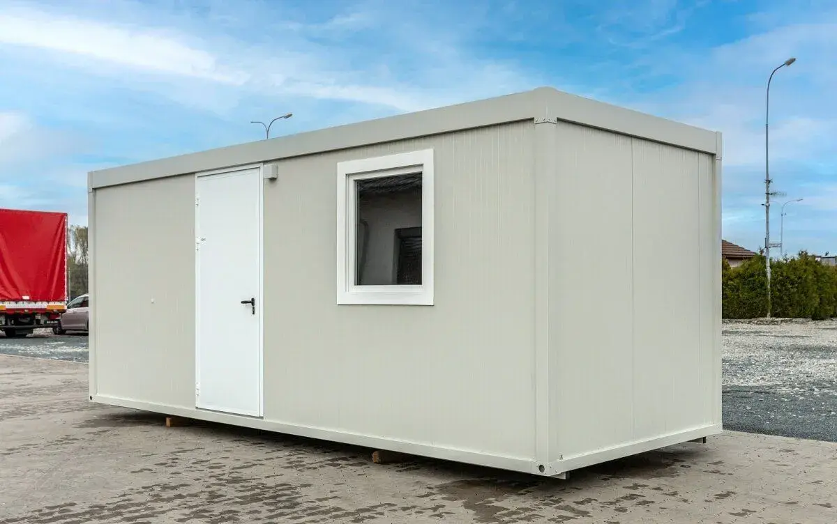 Stavební buňka 6,1 m – WC, sprcha, umyvadlo