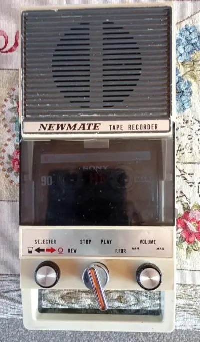 KAZETOVÝ MAGNETOFON Taperecorder Solid State Japan typ Newma
