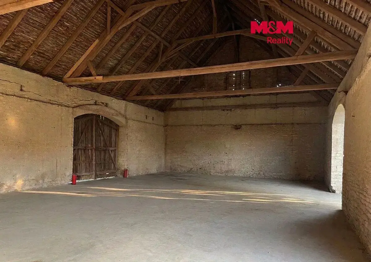 Pronájem skladu, 303 m², Morašice