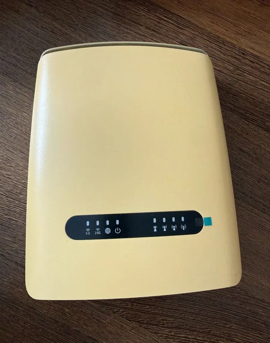 Modem ZTE WF831 5g / 4G / LTE - plne funkcni