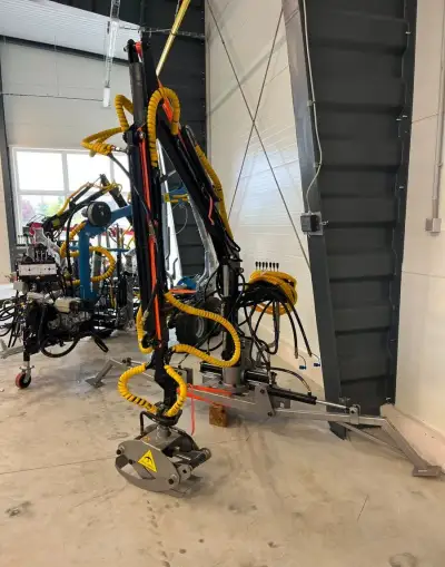 hydraulická ruka na traktor , drapák , rameno