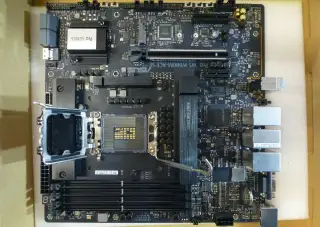 ASUS Pro WS W680M-ACE SE-- 2x(LAN) 2.5Gbps