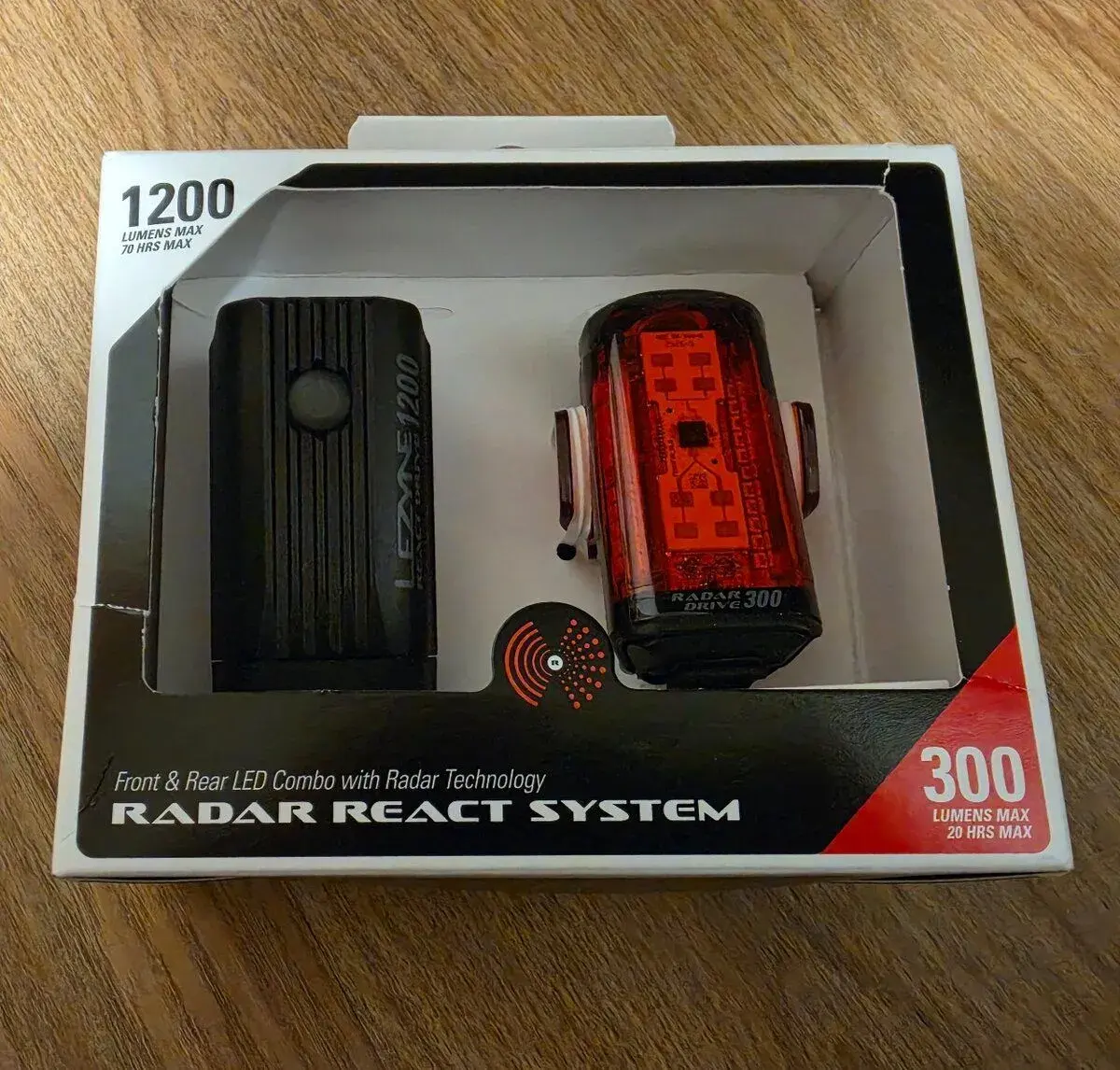 Lezyne Radar React System, přední a zadní světlo na kolo