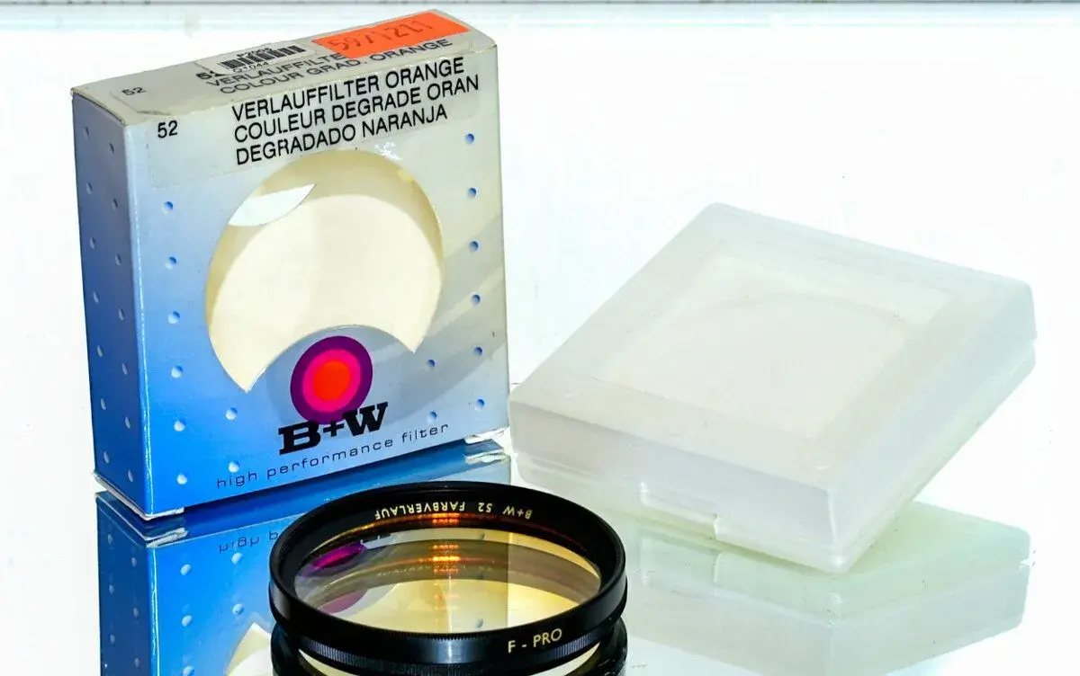B+W 52mm přechodový oranžový filtr STAV