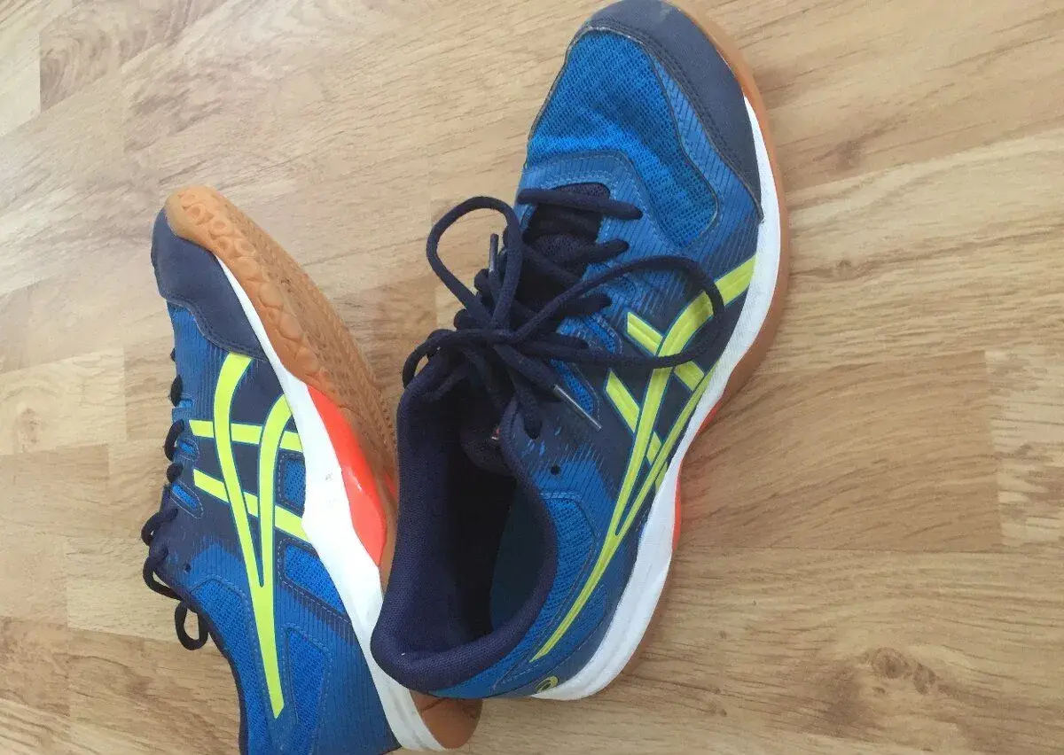 Boty na HALOVÉ SPORTY zn. ASICS . VELIKOST 40 EU