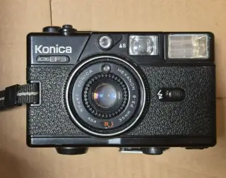 Analogový fotoaparát Konica C35 EF3