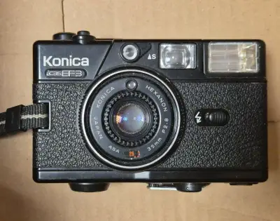 Analogový fotoaparát Konica C35 EF3