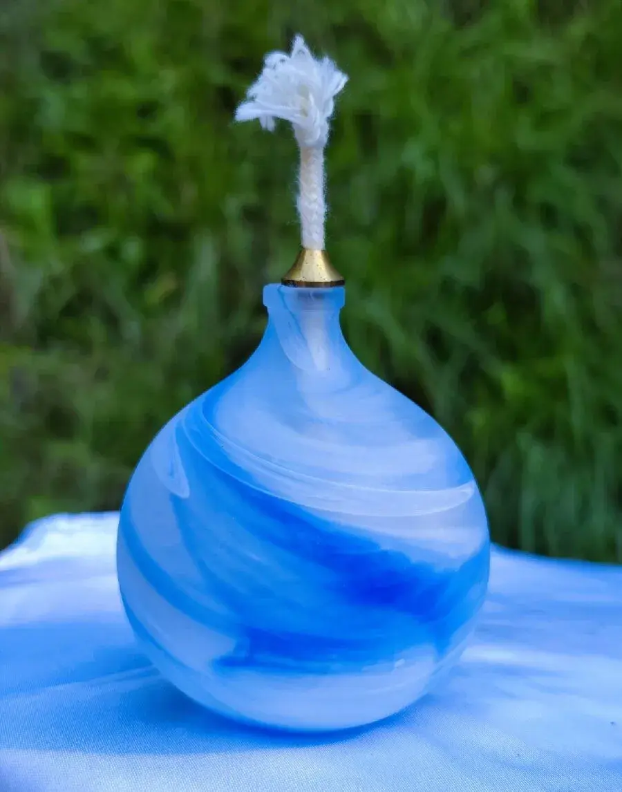 Vintage modrá skleněná olejová lampa