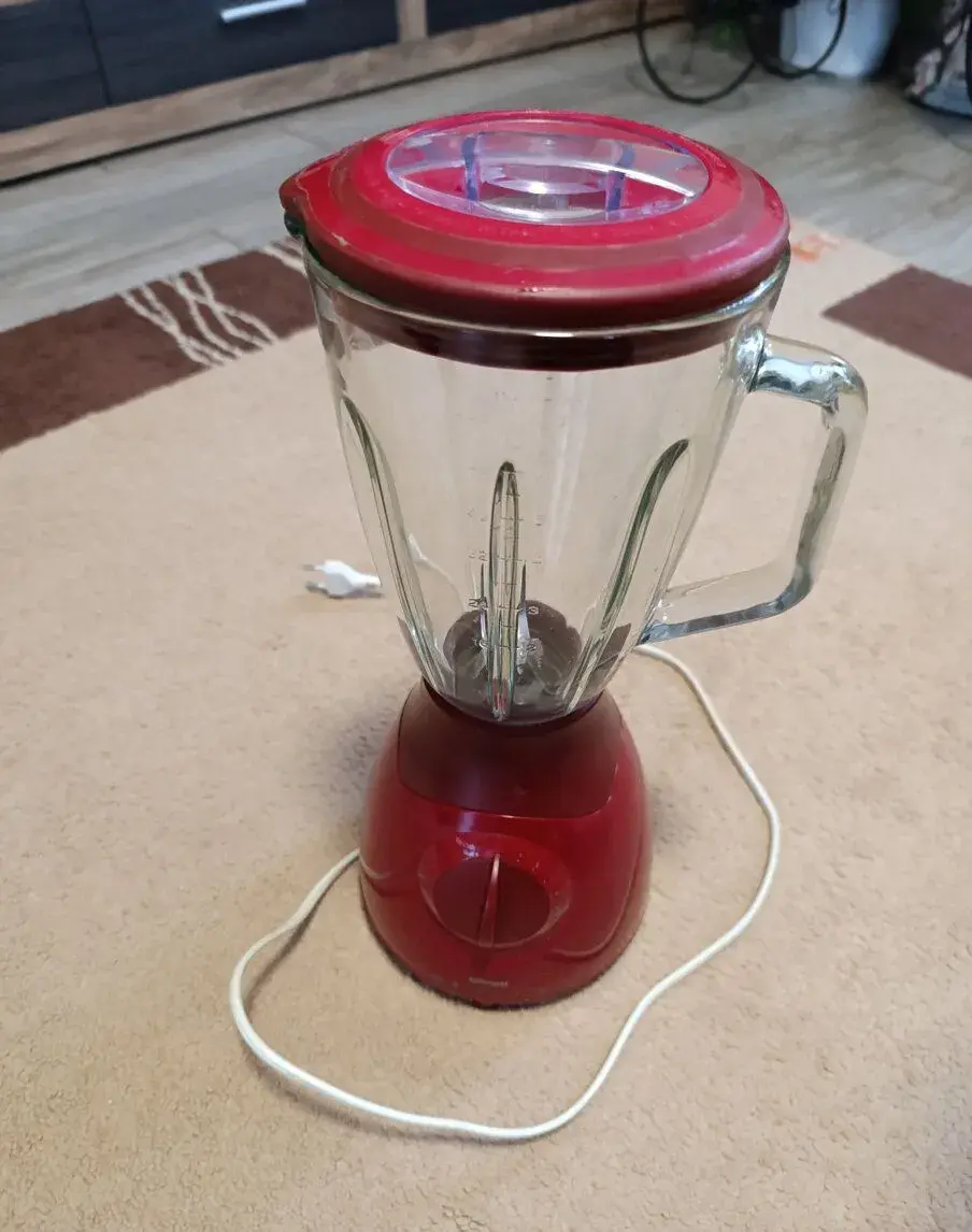 Stolní mixer na 1,5 L - skleněná nádobka.