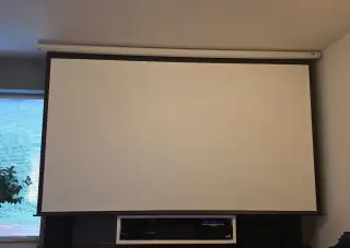 Elektrické projekční plátno Elite Screens 150"