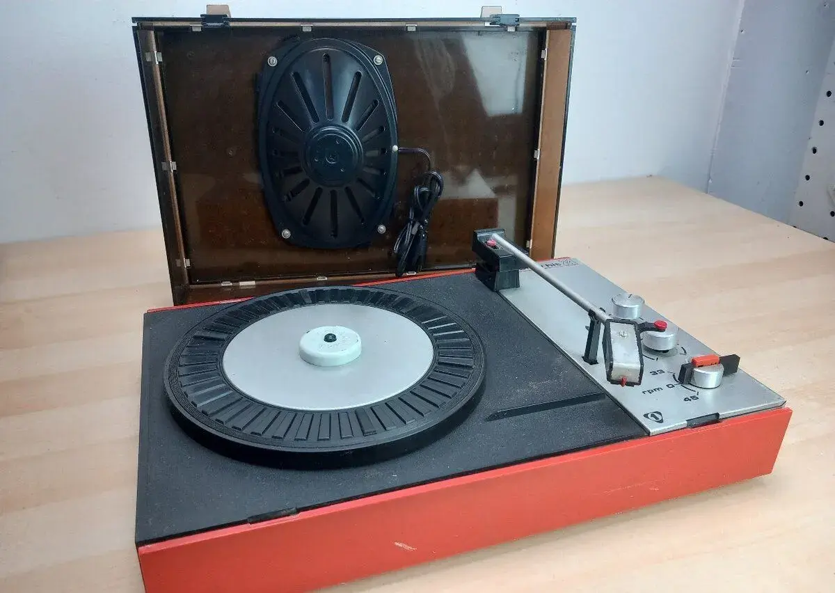 Přenosný kufříkový gramofon Telefunken Mister Hit