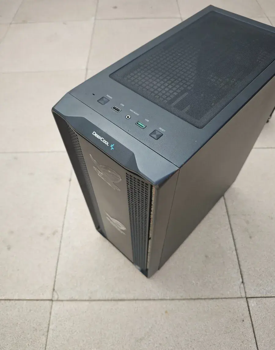 Skříň + zdroj + chladič CPU