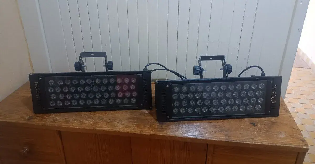 2x LED Wash vana E-Lite 48x3W RGB