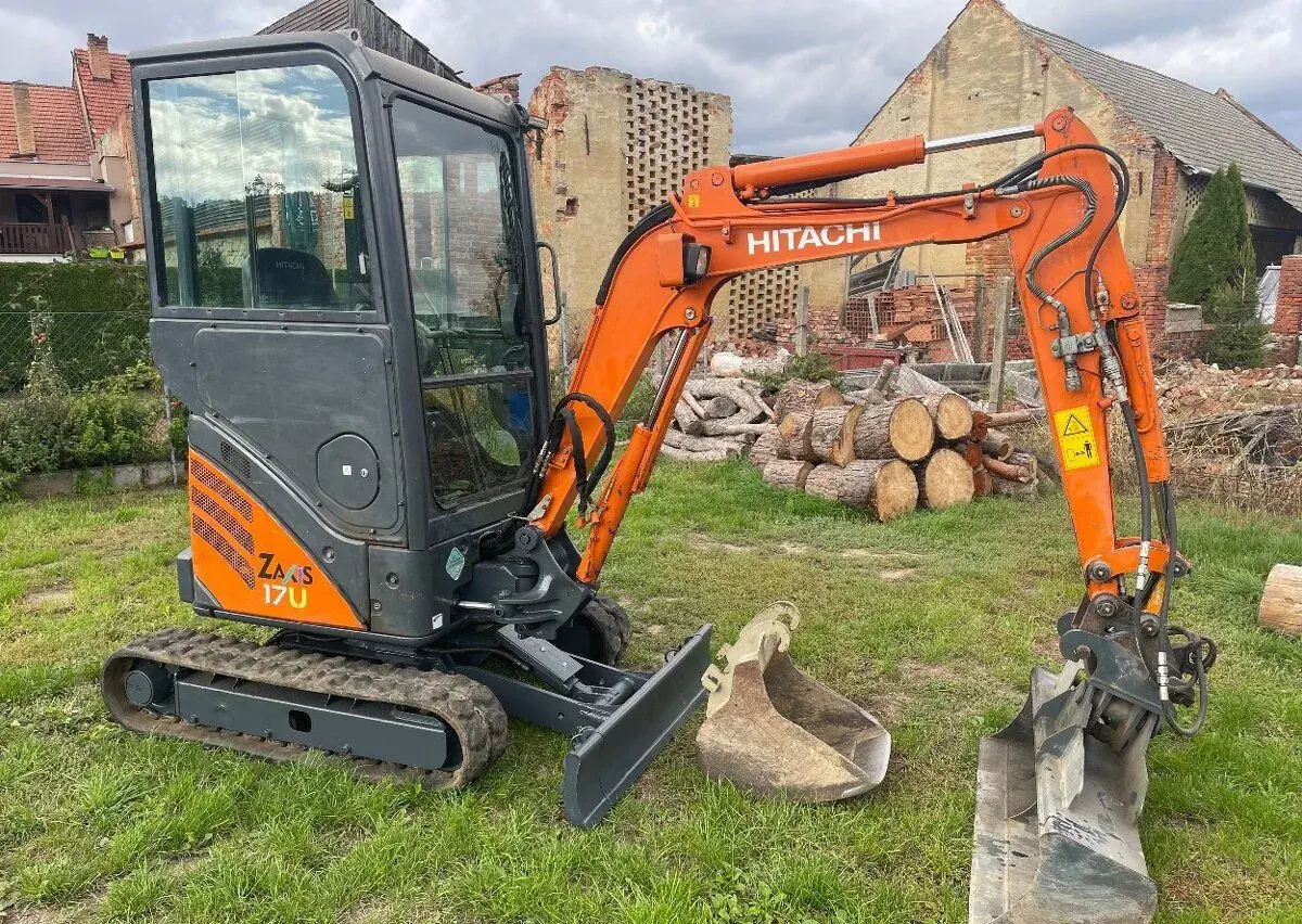 Hitachi Zaxis ZX17U hydr. rychloupínák, hydr. svahovka
