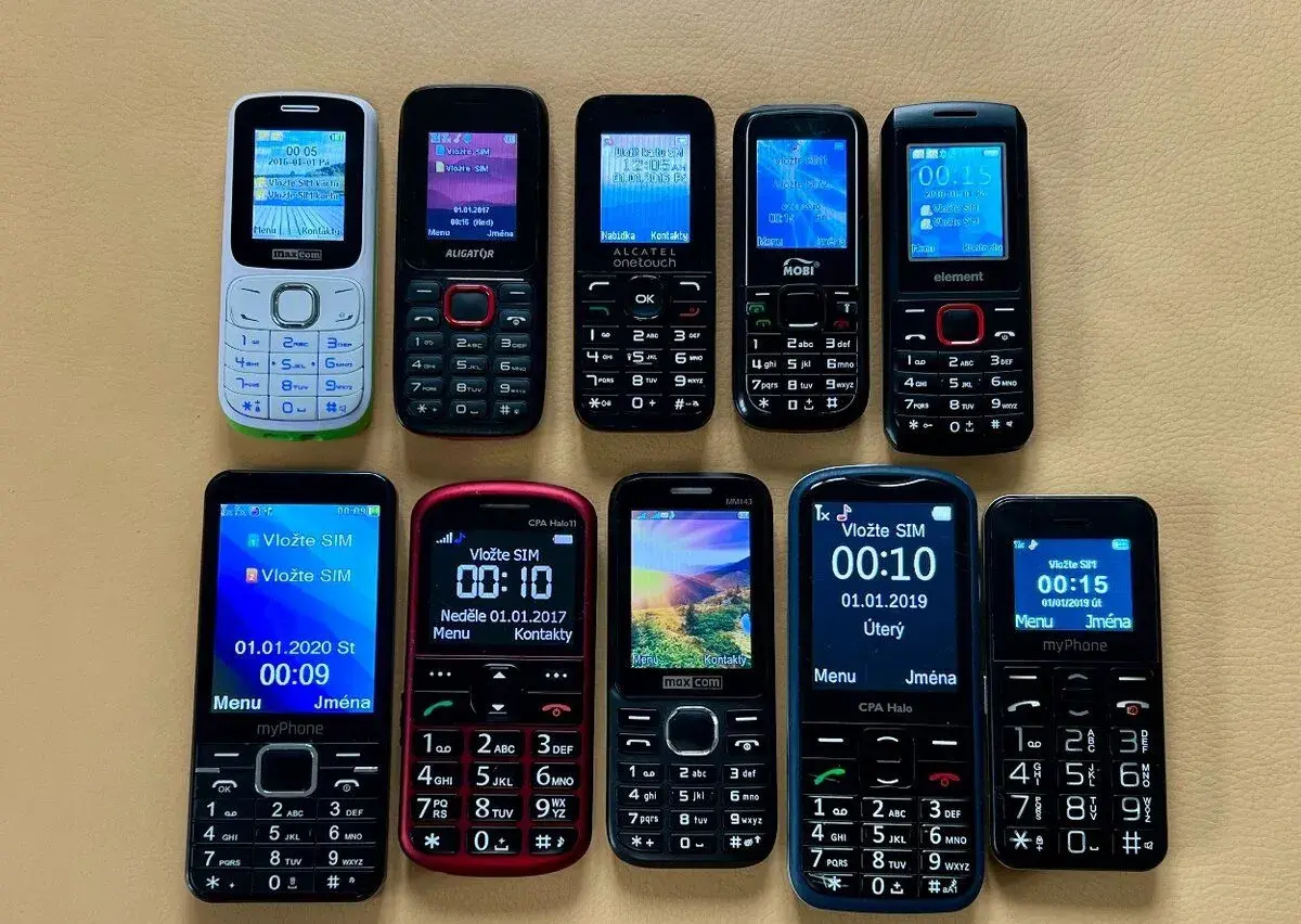 Maxcom MM129, Aligator D200, Alcatel 1016G, Mobiola P190.