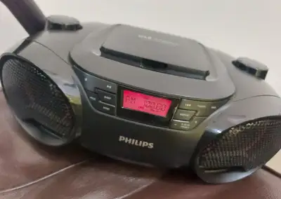 Rádio Philips, AZ3831, plně funkční i na CD, krásný stav