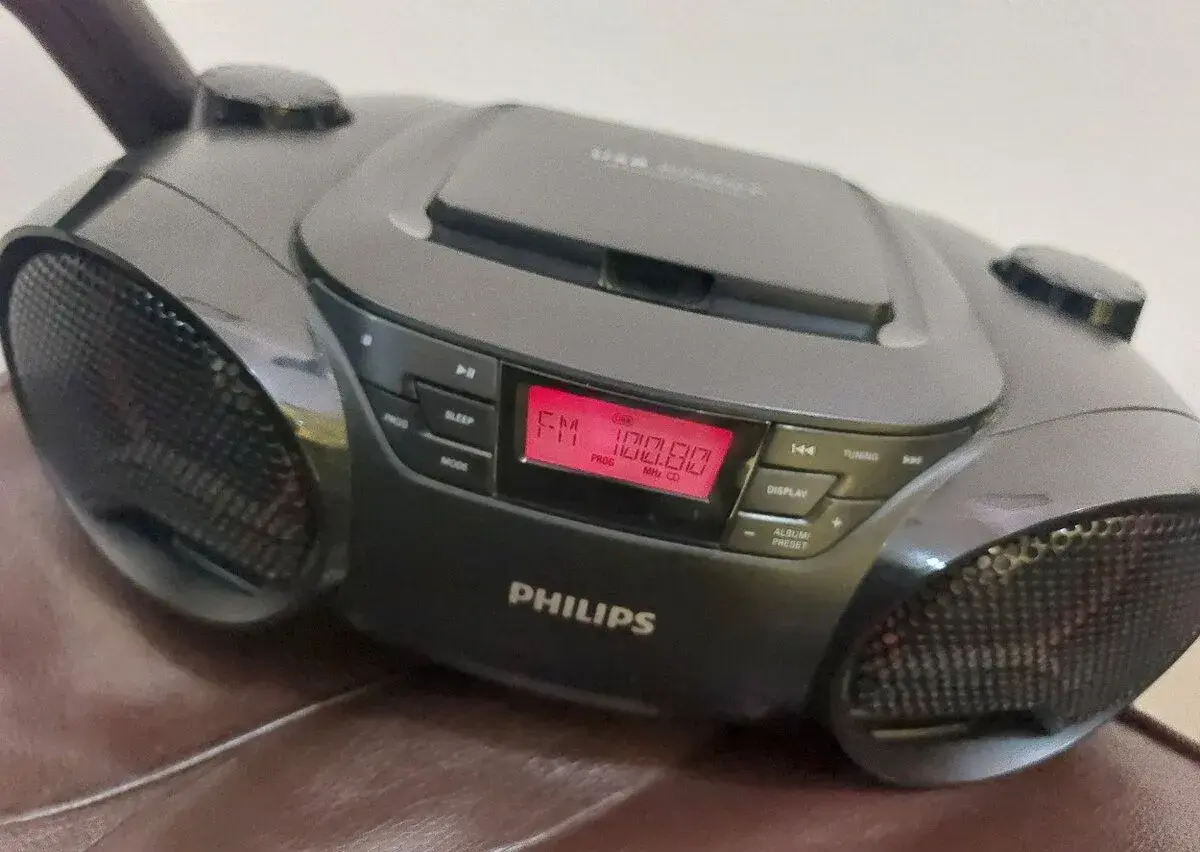 Rádio Philips, AZ3831, plně funkční i na CD, krásný stav
