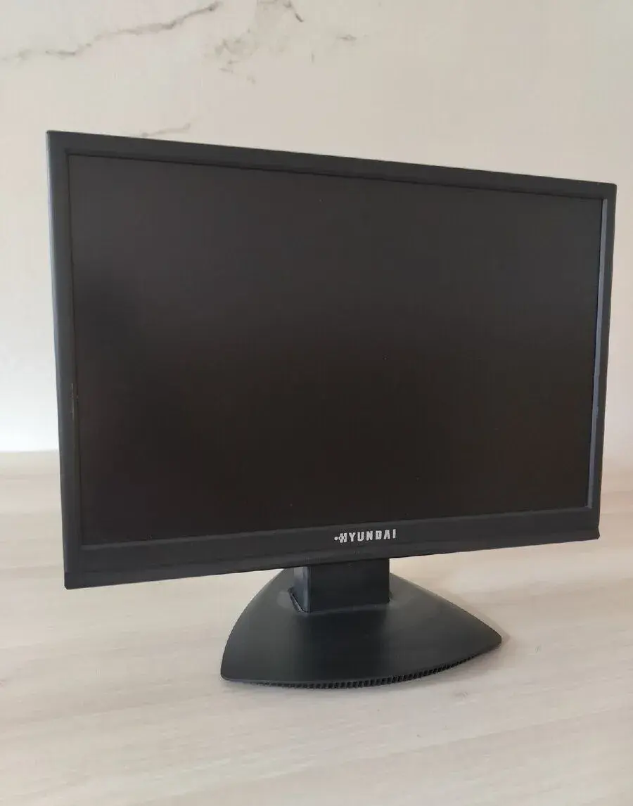 Monitor Hyundai X93W 19"