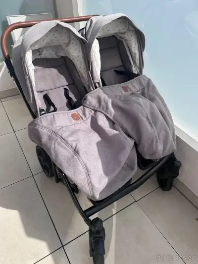 Kočárek pro dvojčata