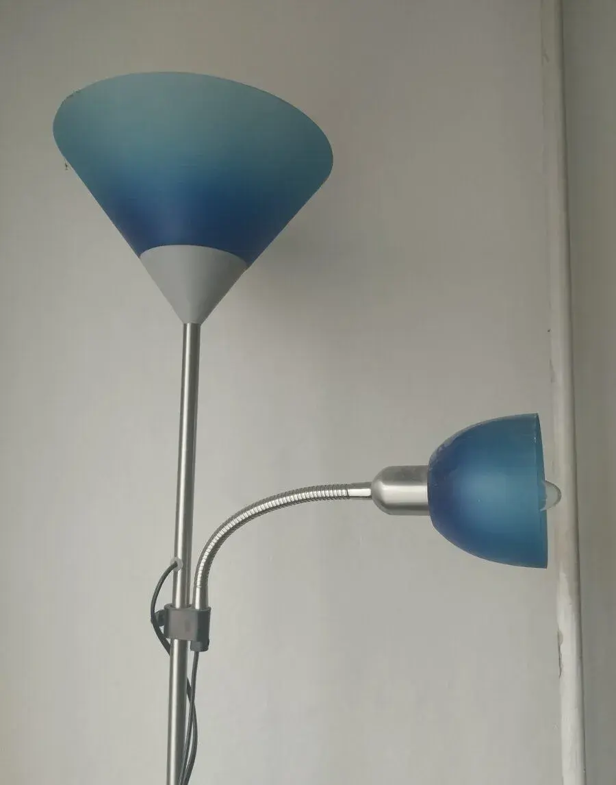 Lampa s modrými vzory