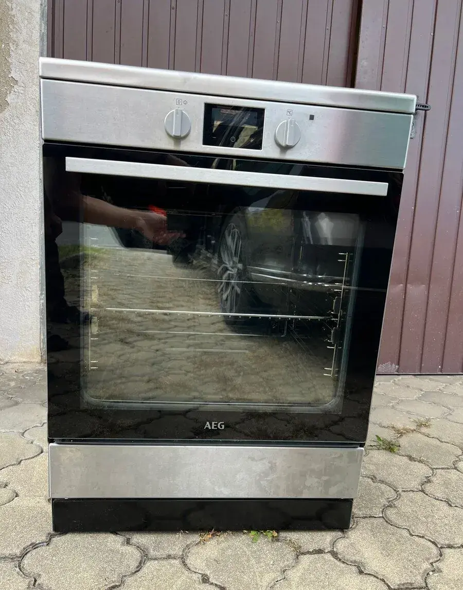 AEG indukční sporák CIB6646ABM – jako nový,