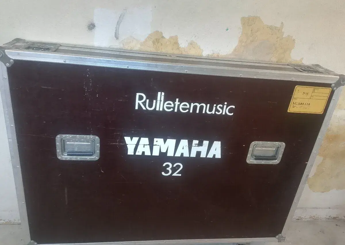 kufr pevny Yamaha 32