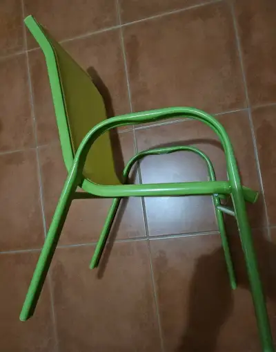 Dětská kovová židlička