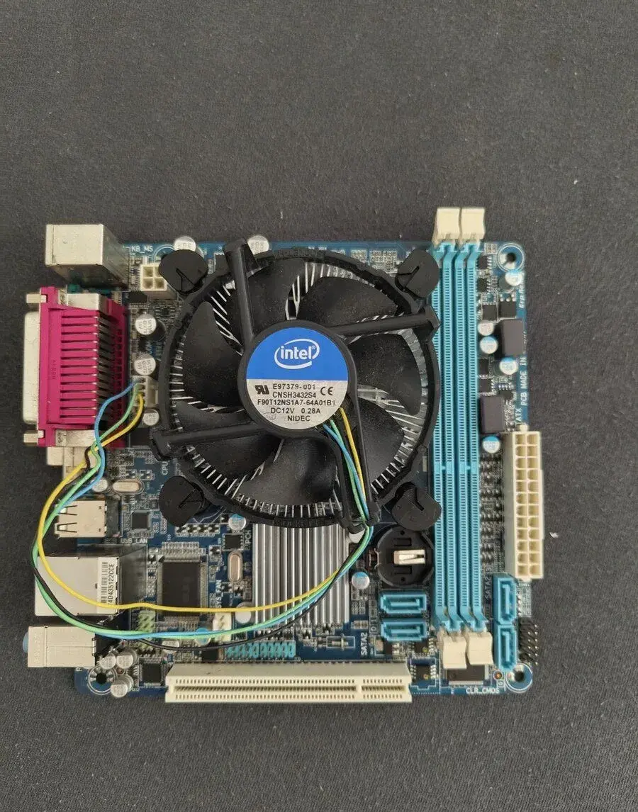 Gigabyte GA-H61N-D2V - nefunkční