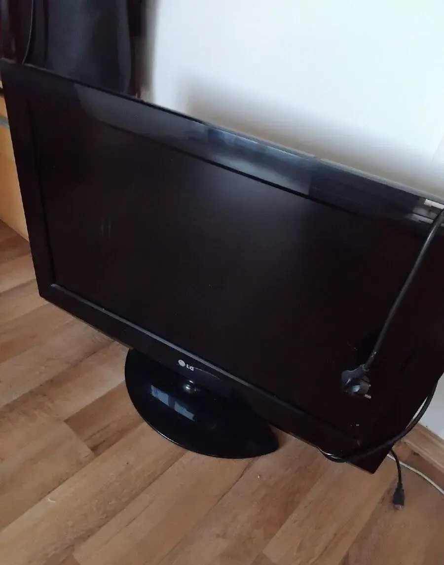 Stará LG tv z roku 2008