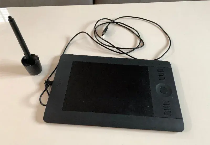 Tablet Wacom Intuos PTH-451