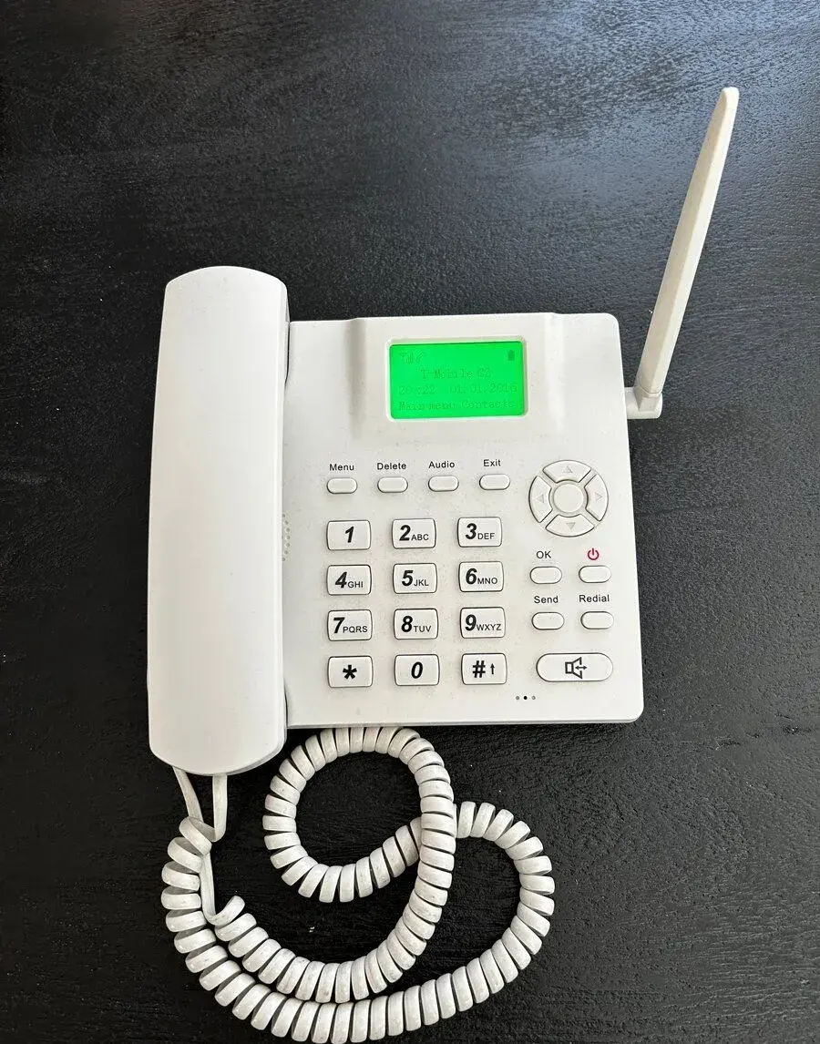StolnÍ MOBILNÍ telefon na SIM kartu