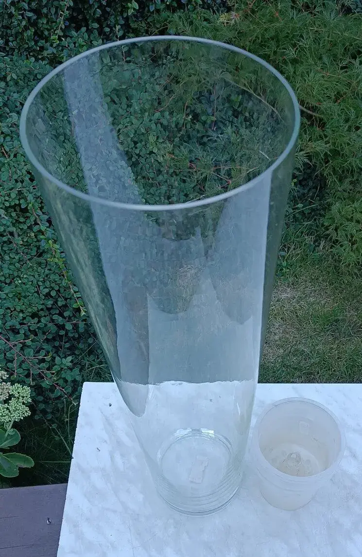 SKLO NA ORCHIDEJ, TUBUS KONICKÝ