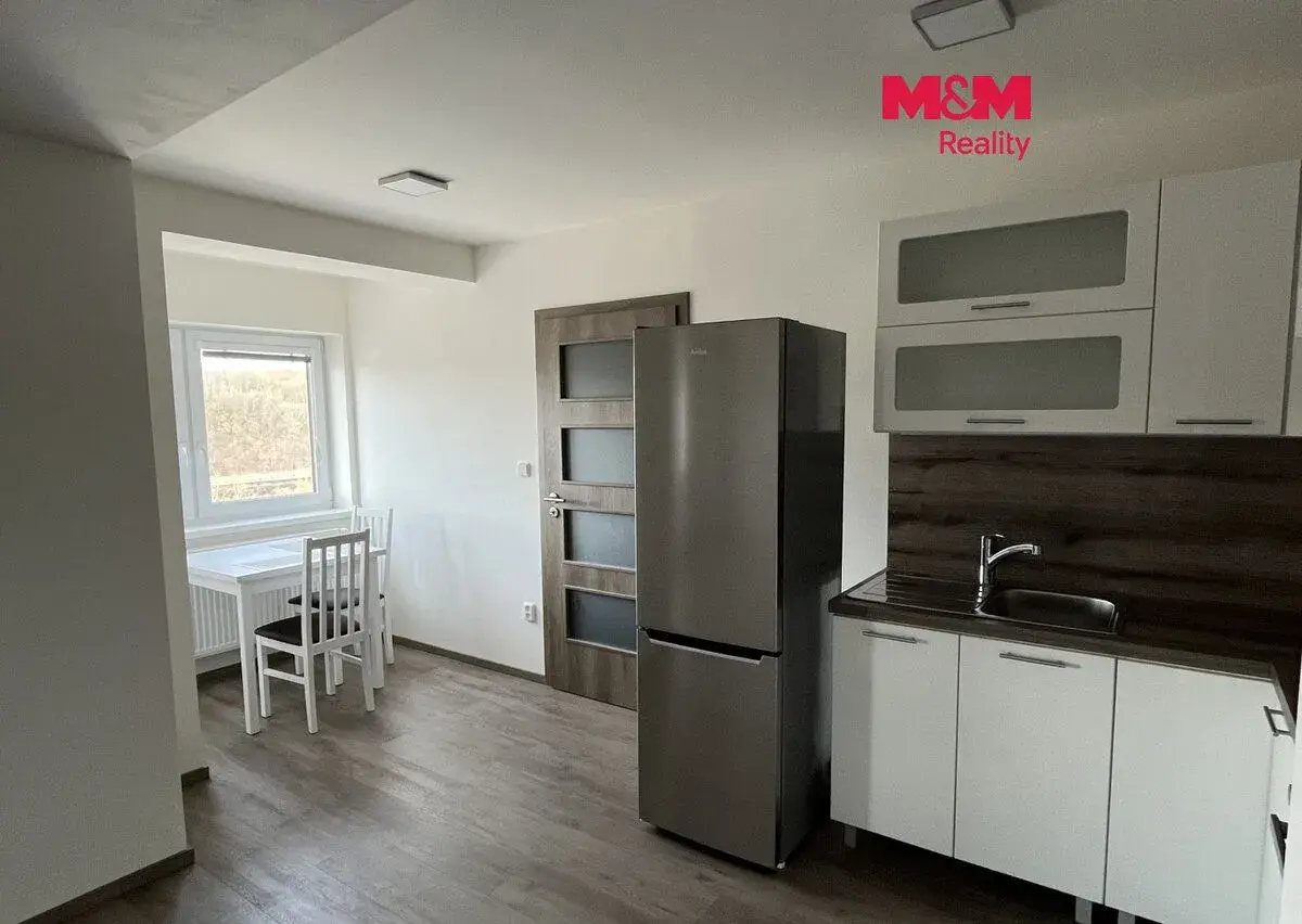 Pronájem bytu 1+kk, 36 m², Hrdlořezy