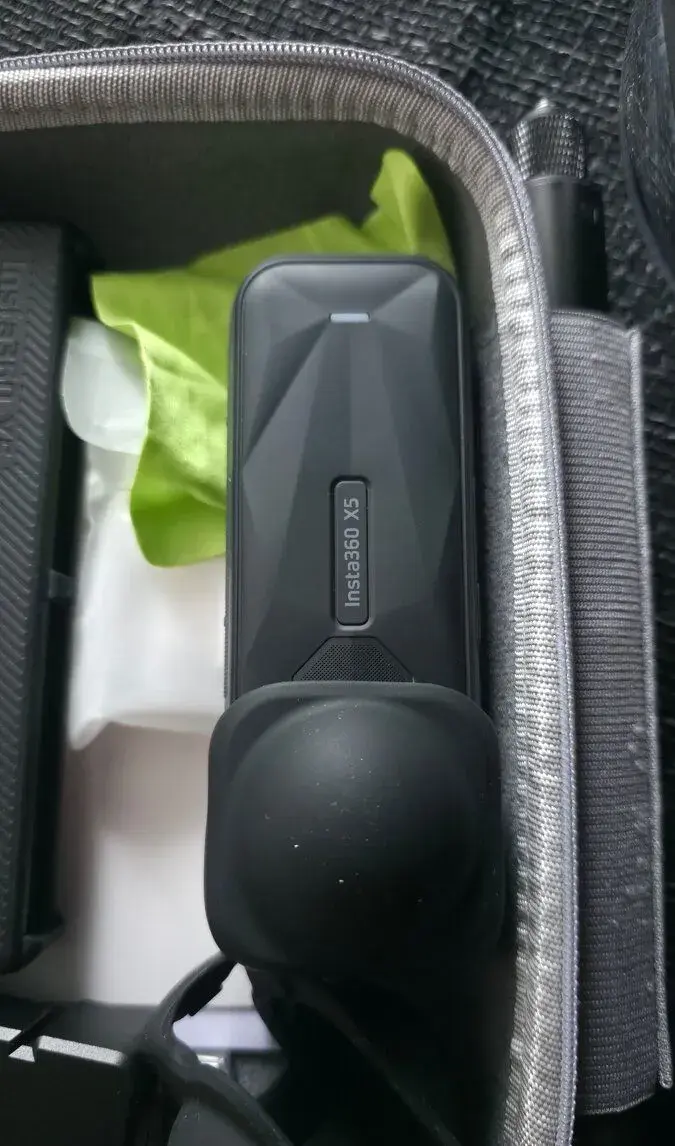 Insta360 X5 Essentials Bundle + Dive Case Pro + Alu rám