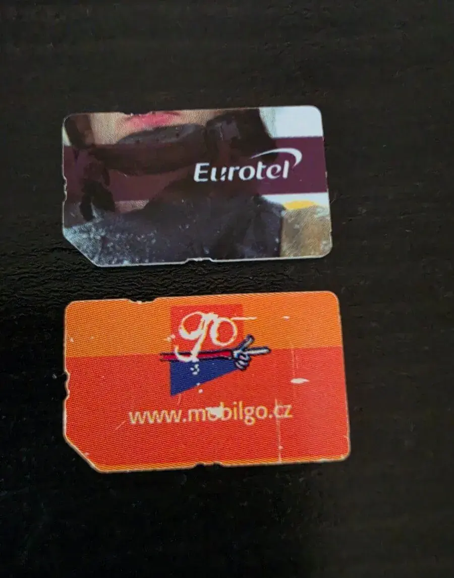 Dvě staré SIM karty společnosti Eurotel