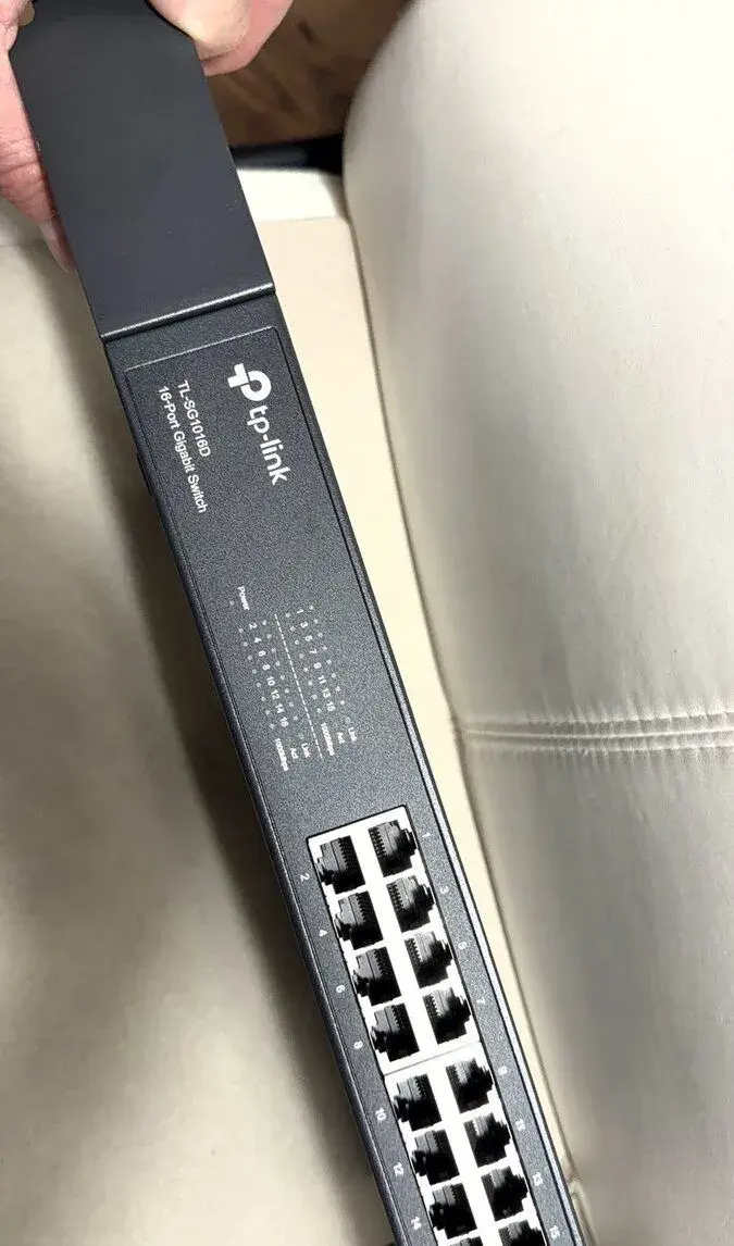 TP-Link TL-SG1016D – 16portový gigabitový switch